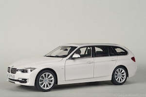 Paragon: Paragon PA97042 BMW 3 Series Touring Mineral White LHD