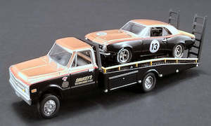 Acme Exclusive 64: ACME GL51164 Smokey's 1967 Chevy C30 Ramp Truck & #13 1967 Smokey Yunick Trans Am Camaro