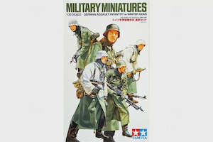 Tamiya 35: Tamiya 35256 German Assault Infantry with Winter Gear - 1/35
