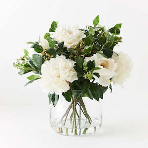 Outdoor: Peony Mix in Vase / White