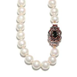 Freshwater Cultured Pearl Necklace / White