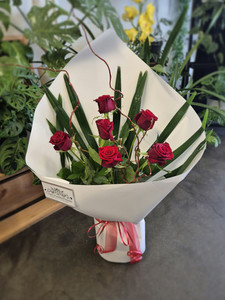 Products: WEEKEND Roses Red Only CountryGardenFlowers