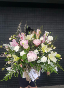 Florist Choice Soft Vox Box CountryGardenFlowers