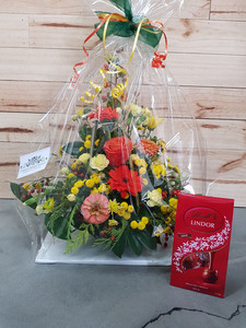 Products: Bright Florist Choice Posy Bowl & Chocolates CountryGardenFlowers