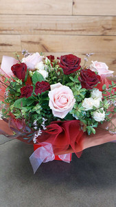 Products: VALENTINE'S Box CountryGardenFlowers