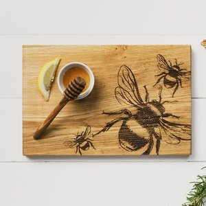 Products: Bee Etched Oak Serving Board – Country Outlook