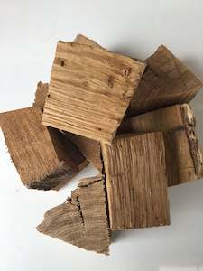Oak European Kiln Dried Debarked Chunks