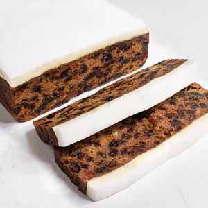 Products: Iced Dark Fruit Cake 1.8kg - Coupland's Bakeries
