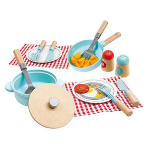 Pretend Cooking: Hape Cook & Serve Set