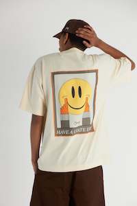 Graphic Collection: Men's Smile Have a Crate Day Box Fit T-Shirt