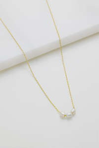 Jewellery: Mini Pearl Necklace - Gold
