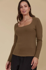 Isle Of Mine: ISLE OF MINE NARIA SCOOP NECK TOP - TOFFEE - 4539207
