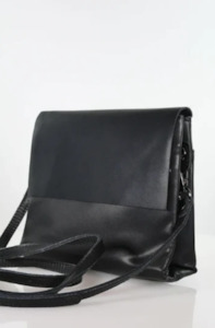 MINX SIMPLY SWIFT CROSSBODY - BLACK