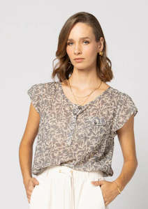Drama The Label: DRAMA THE LABEL TEA TIME TOP - SILVER CLOUD