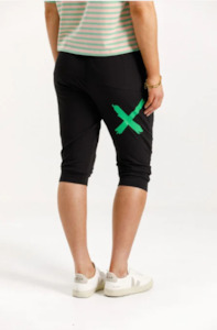 Home Lee: HOME-LEE 3/4 APARTMENT PANTS - BLACK WITH KELLY GREEN X