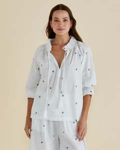 Betty Basics: BETTY BASICS CHARLI BLOUSE - BLACK FLORAL PRINT