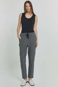 Betty Basics: BETTY BASICS KENZIE JOGGER - GREY CHECK - BLACK