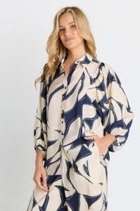 Betty Basics: BETTY BASICS NOVA SHIRT - NAVY FLORAL PRINT