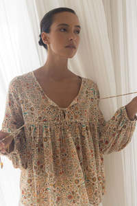 Humidity Lifestyle: HUMIDITY LIFESTYLE LARA BLOUSE - ALMOND PRINT