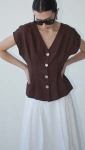 Staple The Label: STAPLE THE LABEL RHODES V-NECK TOP - CHOCOLATE