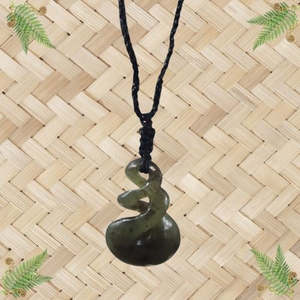NZ Greenstone Double Twist Pendant - 33mm