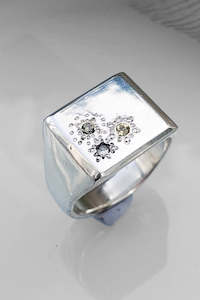 Something Special: Mothmade 'Darling Square' Signet Ring