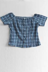 Under 50: 90s Short Sleeve Crop Top (M)