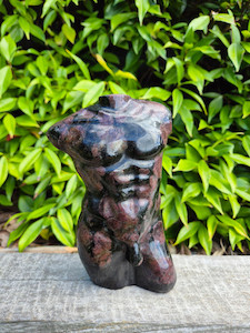 Garnet Man tuso 1.8kg CrystaLandnz