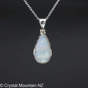 Silver Pendants: Rainbow Moonstone Pendant - Silver