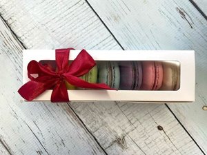 Sweet Treats: Gift Box of Macarons - 7 Box