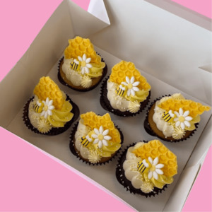 Bee & Honeycomb Cupcakes