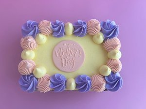 Sweet Treats: Mother's Day Cake in a Box