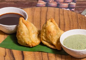 Products: Vegetable Samosa - Curry Guru Tweed Street