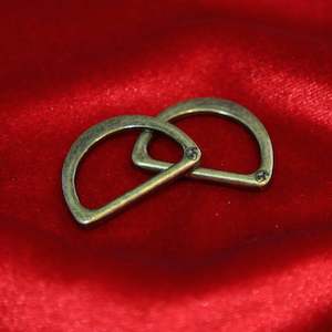 By Annie: Flat D-rings 1" Metal - Antique Brass