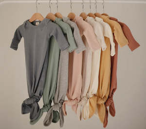 Children Babes: Mushie Knotted Baby Gown 0-3m