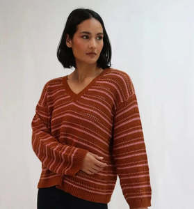 Tatano Trellis V Neck Sweater Rust