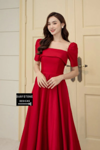 Wedding Dress: Elegant Red Ruffled Dress with Pearl-Embellished Sleeves