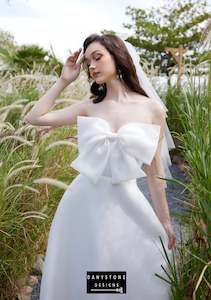 Elegant Strapless Bow-Accented Wedding Dress