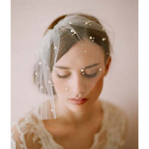 Veils: Elegant 40cm Short Beaded Bridal Veil