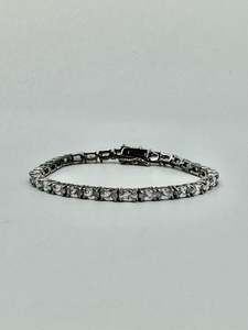 Classic Elegance: Vintage Tennis Bracelet