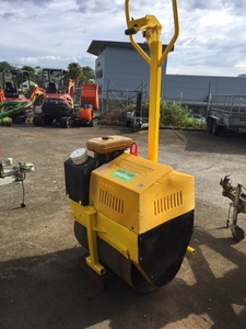 Products: 450 kg single drum roller