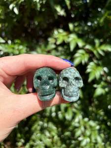 Skulls: Moss Agate Medium Skull