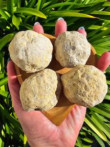 Geode Caves: Uncracked Quartz Geode Small