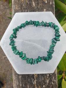 Jewellery: Malachite Crystal Chip Bracelet