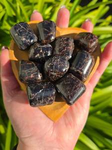 Tumbled Stones: Garnet Tumbled Stone Large