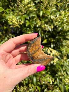 Carved Shapes Animals: Lions Gate Quartz Small Self Standing Moon A