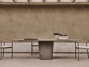 Monica Armani: Tao oval dining table