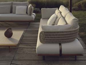 Molteni C: Sway coffee table stoneware