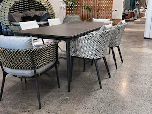 Bellmonde dining table - Clearance item