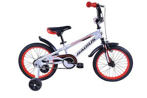 12 Bikes: 22 STINGER AL 16 - CHROME/BLACK/RED